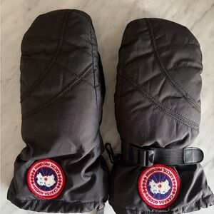 Canada Goose Black Quilted Mittens